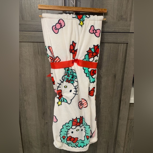 New Hello Kitty Christmas Wreath & Tree Dress Plush 60" x 70" Throw Blanket - Picture 2 of 9